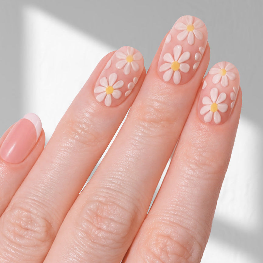 Daisy Daydream - Oval Sustainable Nails — tight close-up of the nail design