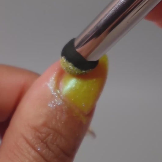 Sunshine - Classic Nail Powder application
